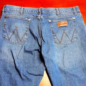 Wrangler retro slim straight jeans 38x30 color is called Daniel's